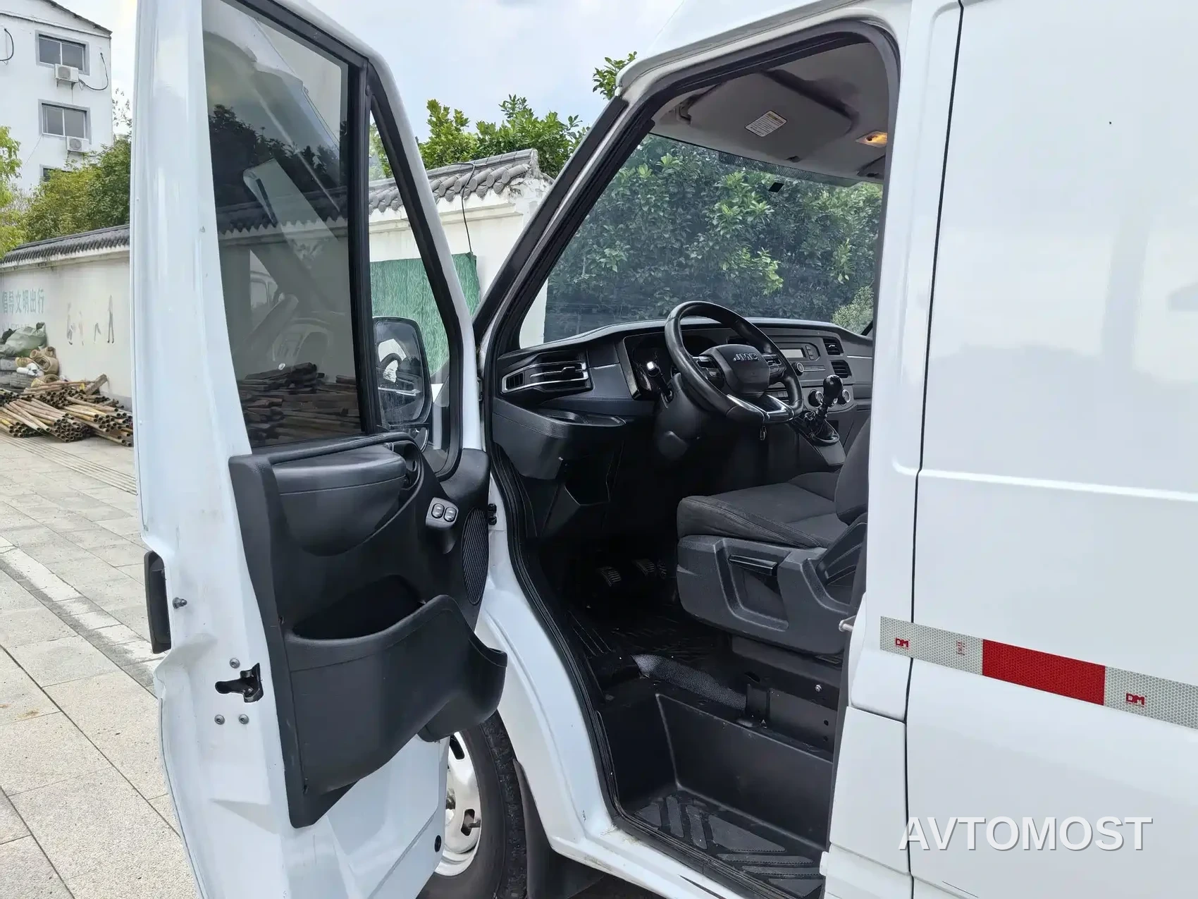 Jiangling JMC Fushun 2022 2.0T Manual Van Medium Wheelbase Medium-high Roof 3-seater — фото 8