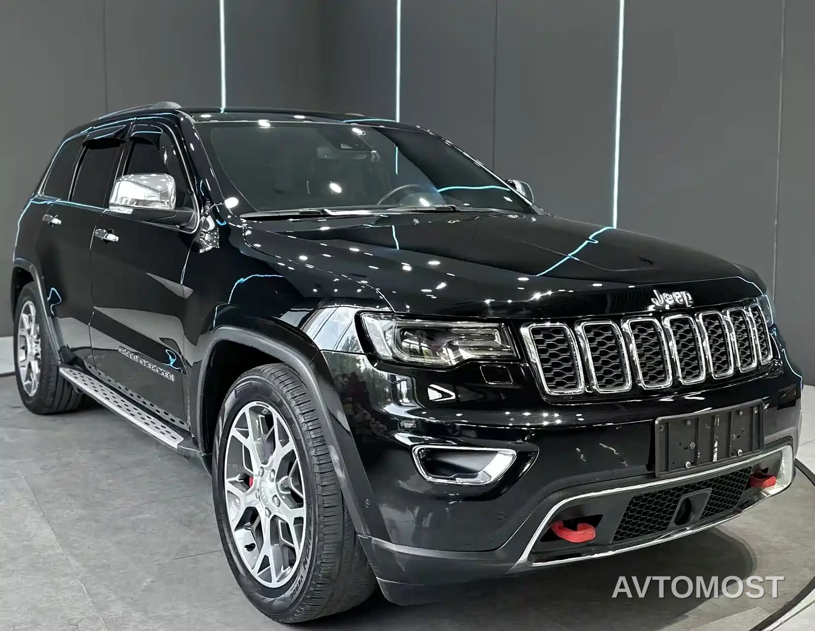 Jeep Grand Cherokee (Import) 2021 3.0L 80th Anniversary Edition — фото 3