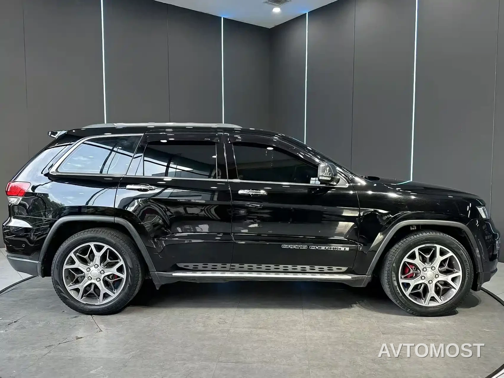 Jeep Grand Cherokee (Import) 2021 3.0L 80th Anniversary Edition — фото 5
