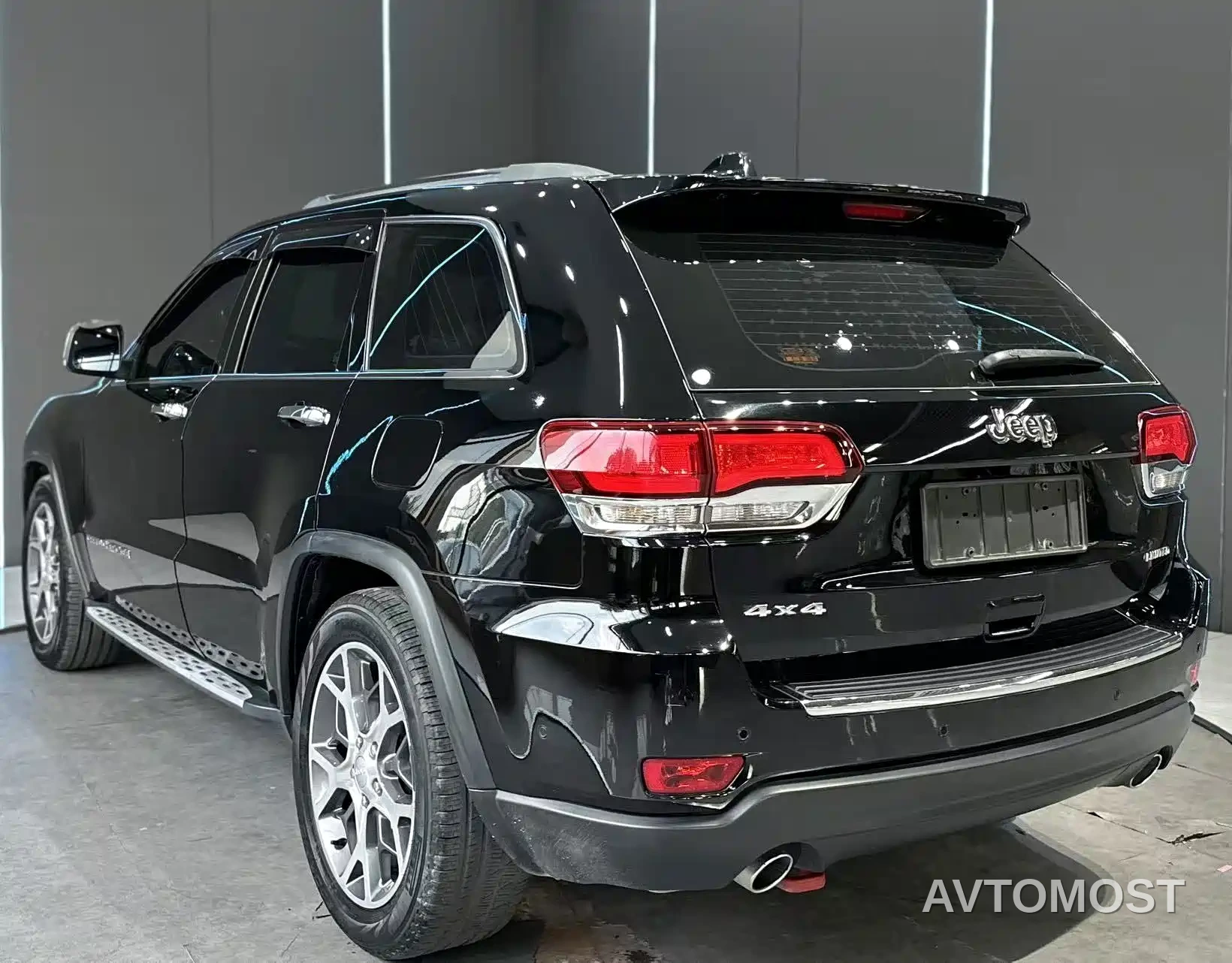 Jeep Grand Cherokee (Import) 2021 3.0L 80th Anniversary Edition — фото 8