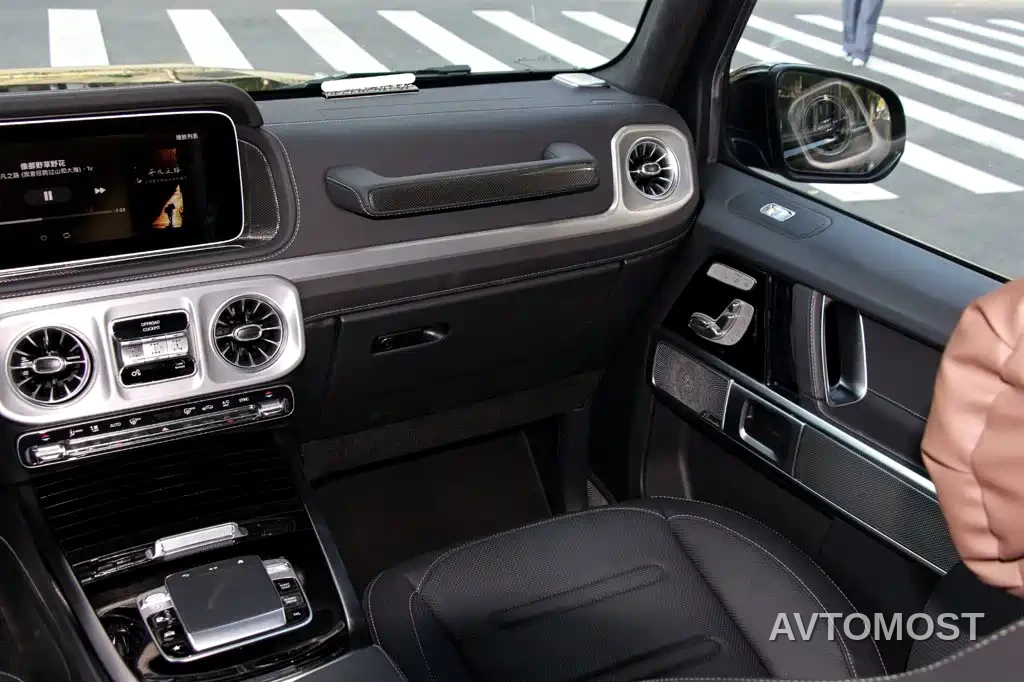 Mercedes-Benz G-Class 2025 G 500 — фото 12