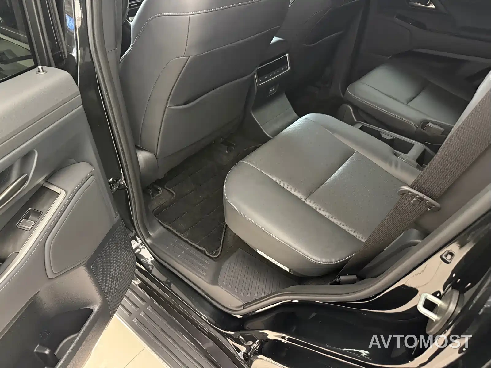Lexus GX 2024 Pioneer Edition — фото 13