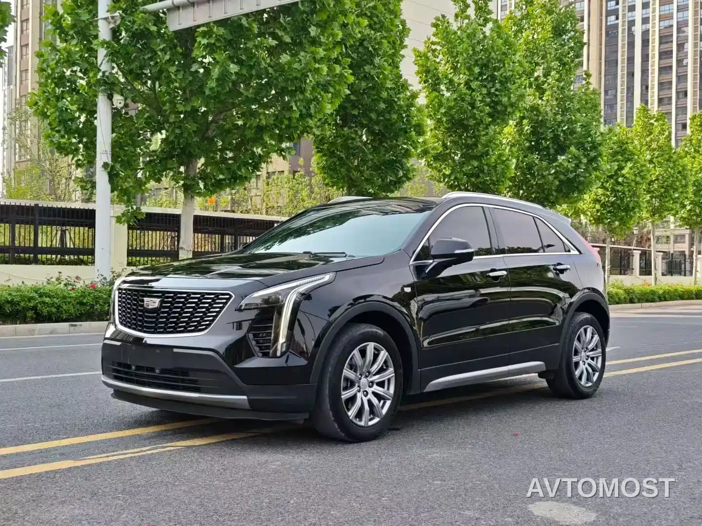 Cadillac XT4 2023 Model Year 28T Two-Wheel Drive Luxury Model — фото 1