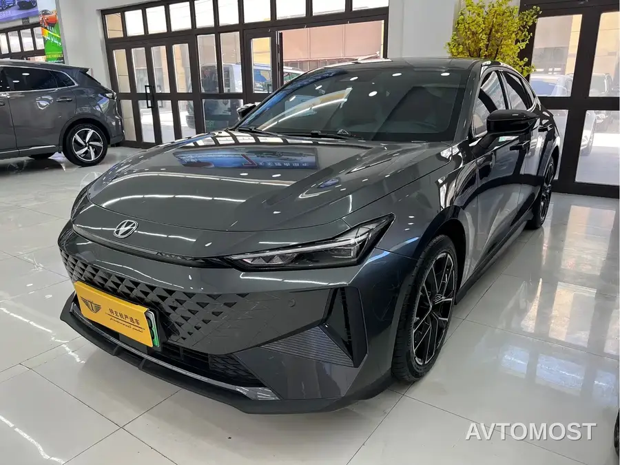 Changan UNI-V iDD 2024 Blue Whale iDD 136km Smart Fun