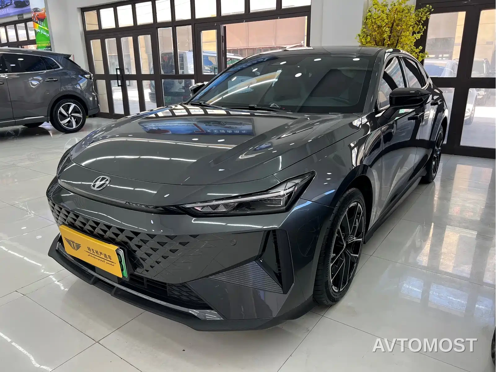 Changan UNI-V iDD 2024 Blue Whale iDD 136km Smart Fun — фото 1