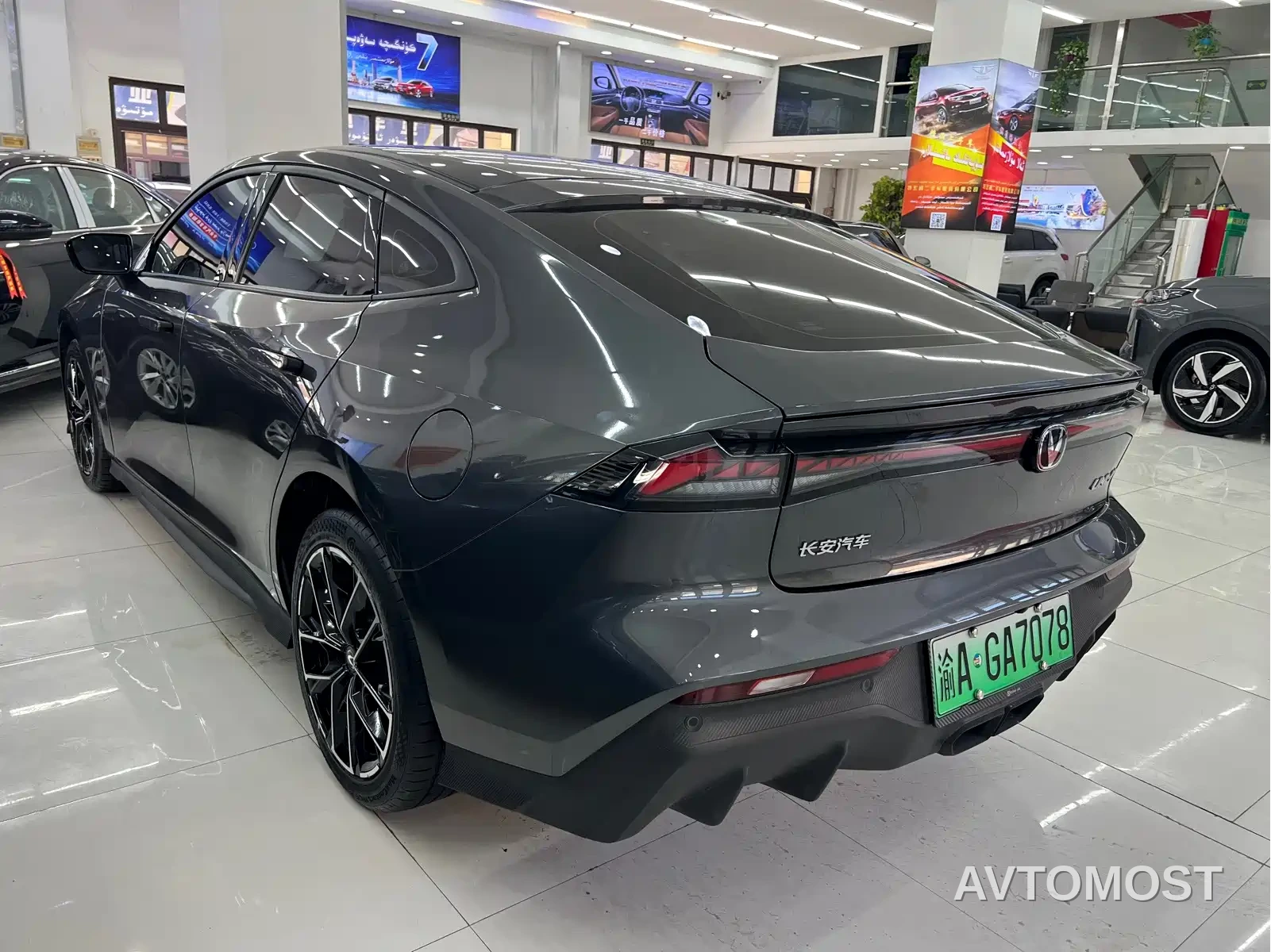 Changan UNI-V iDD 2024 Blue Whale iDD 136km Smart Fun — фото 8