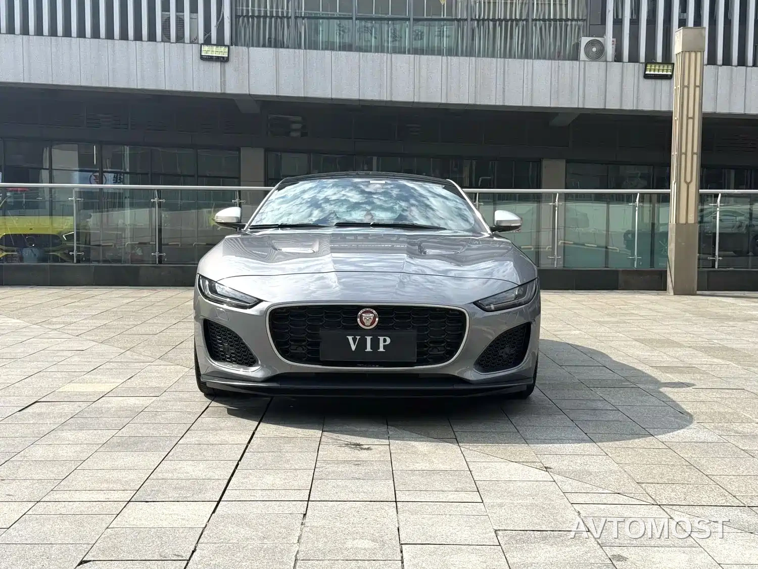 Jaguar F-TYPE 2023 Model P300 Hardtop — фото 2
