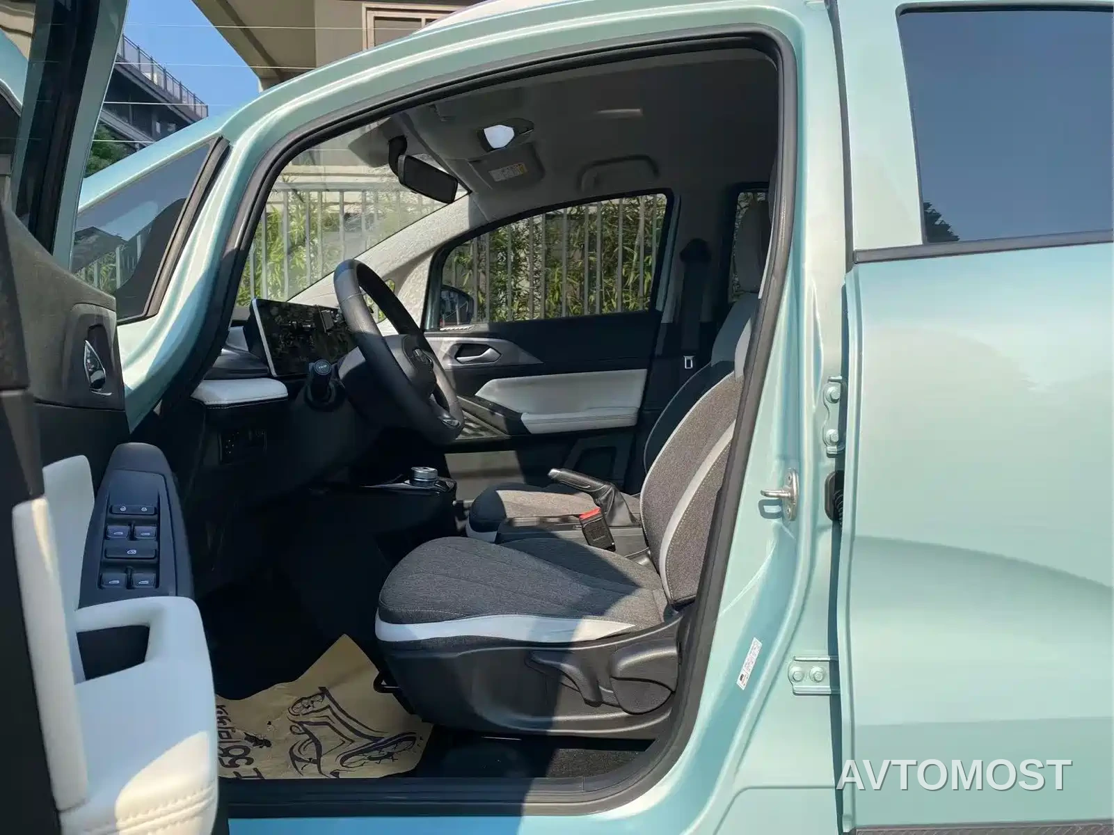 Geely Geometry E Firefly 2024 Model 301km Light Flow — фото 4