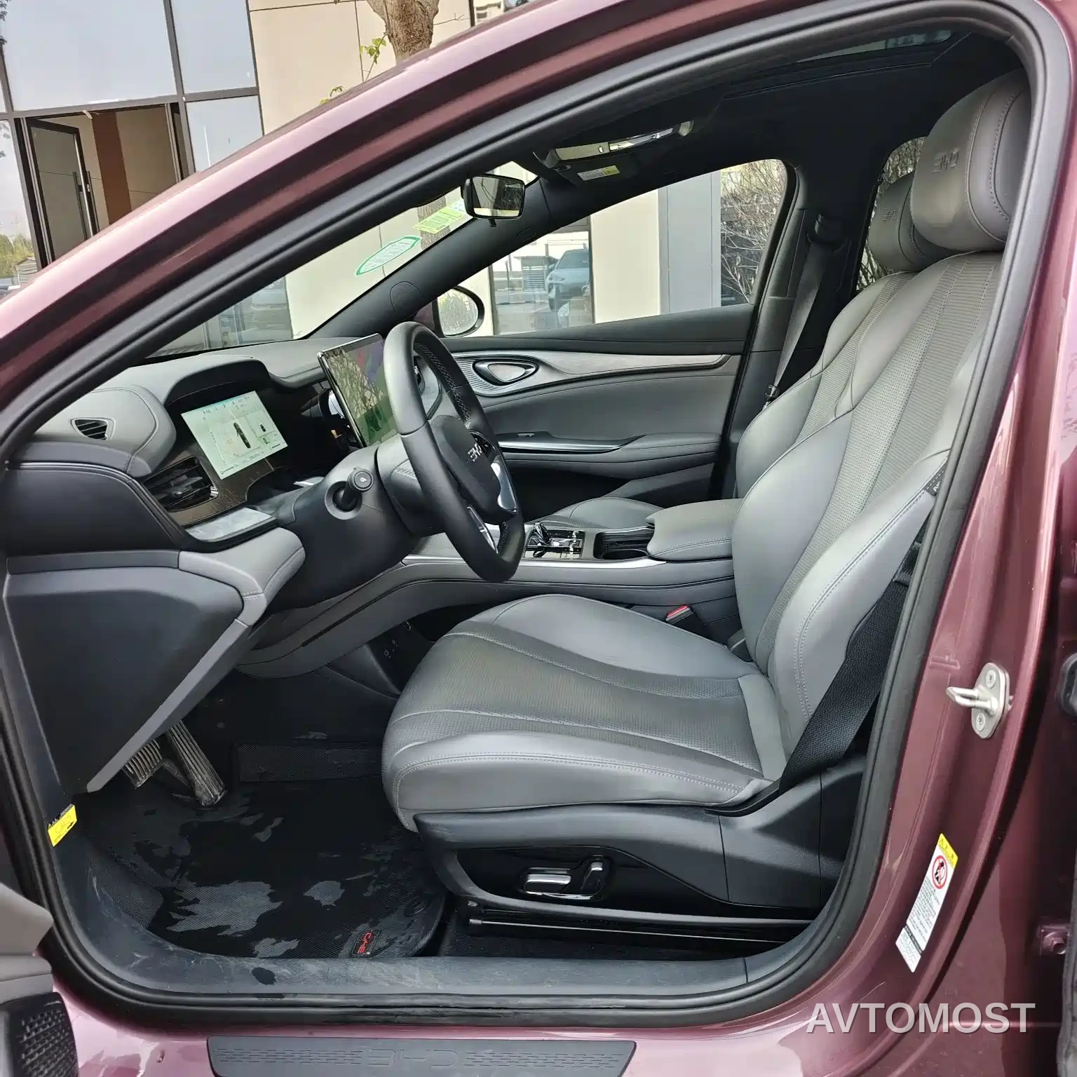 BYD Seal 2024 Glory Edition DM-i 1.5L 121km Luxury — фото 3