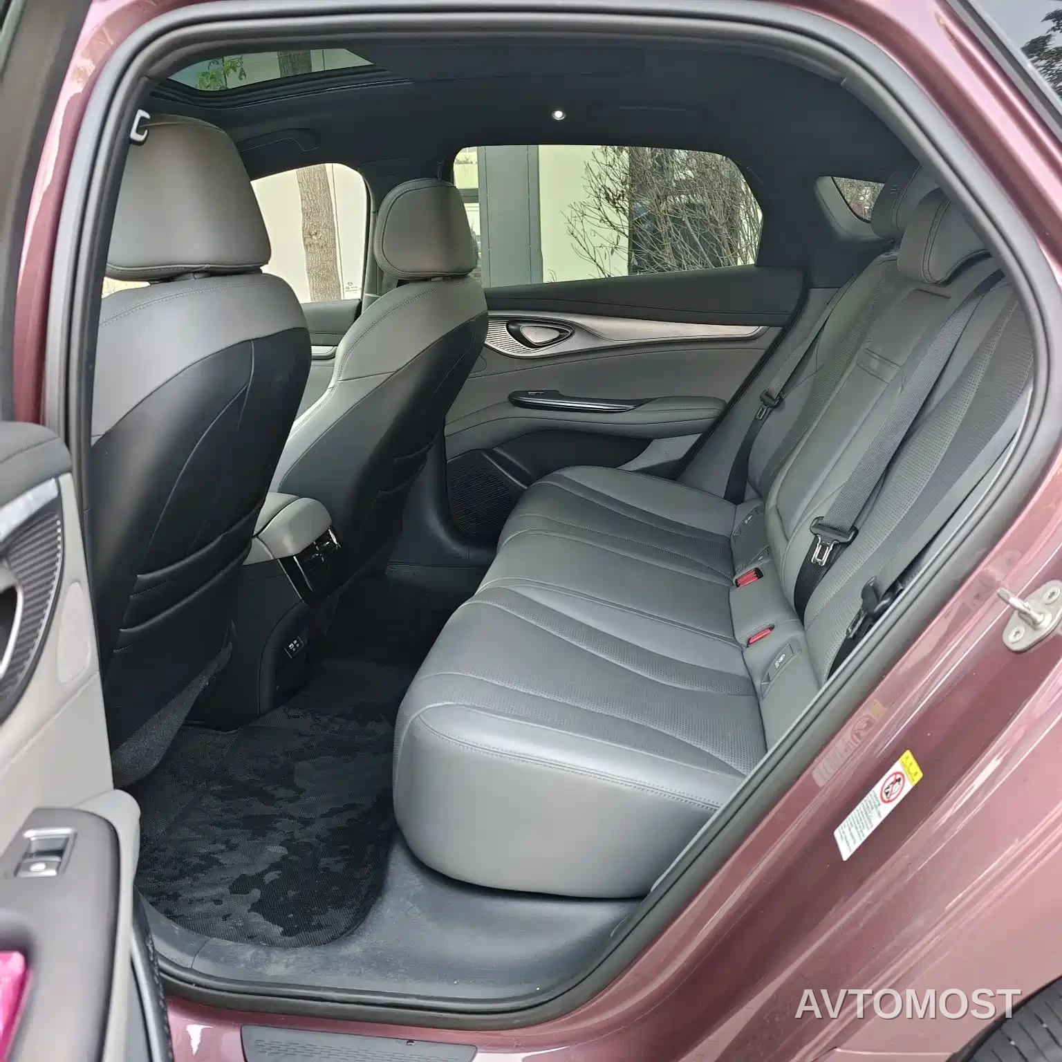 BYD Seal 2024 Glory Edition DM-i 1.5L 121km Luxury — фото 4