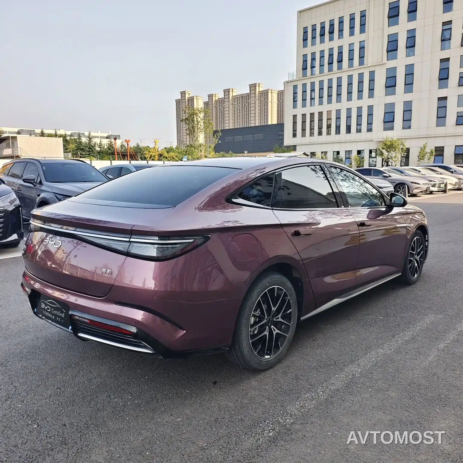BYD Seal 2024 Glory Edition DM-i 1.5L 121km Luxury — фото 8