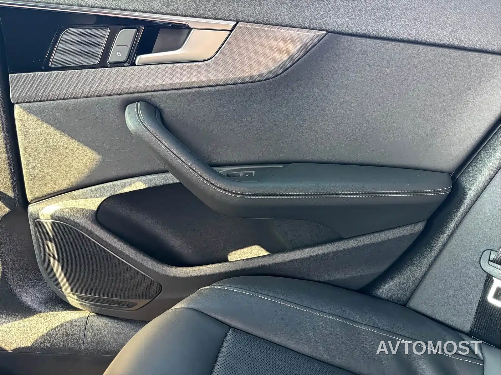 Audi A4L 2023 40 TFSI quattro Luxury Sport — фото 16