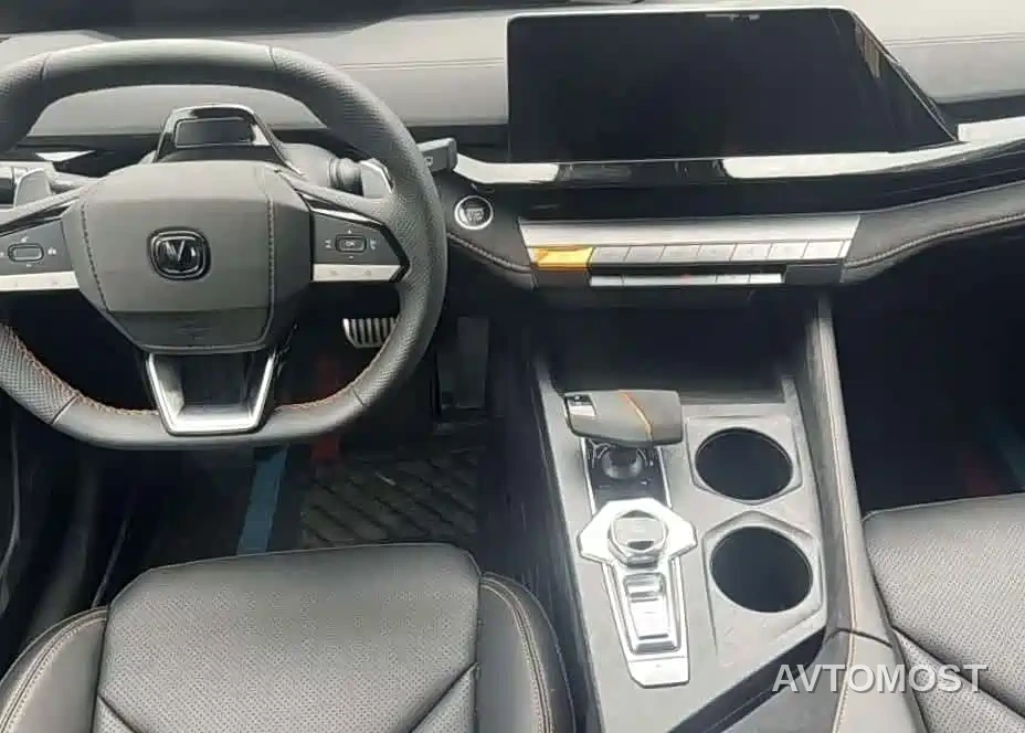 Changan UNI-V 2022 1.5T Excellence — фото 3