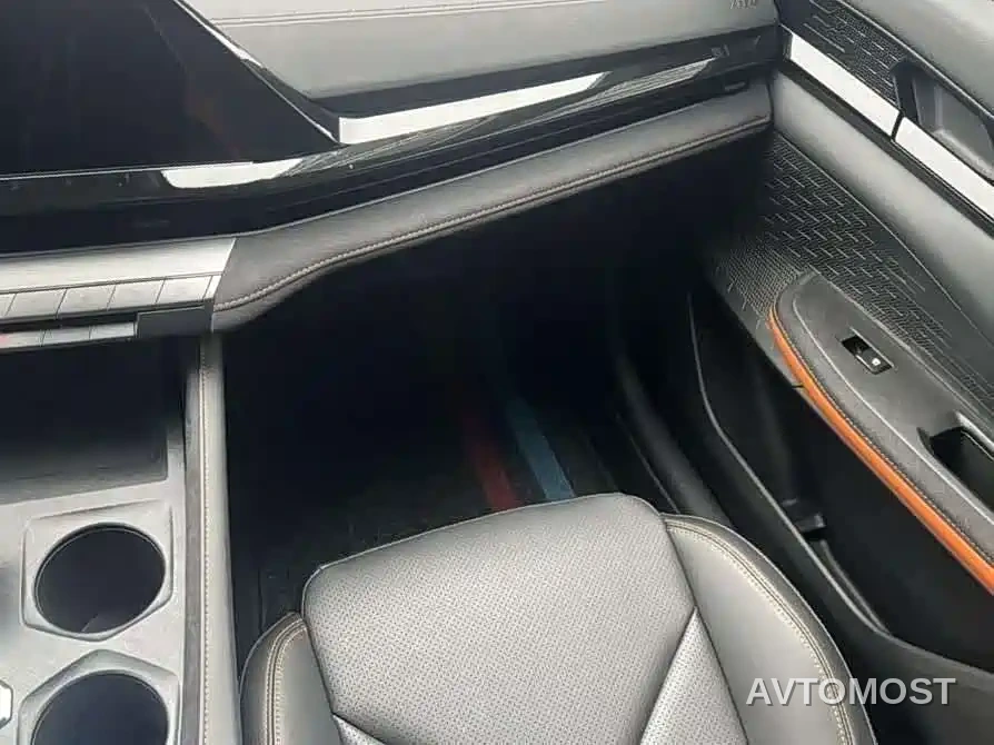 Changan UNI-V 2022 1.5T Excellence — фото 9