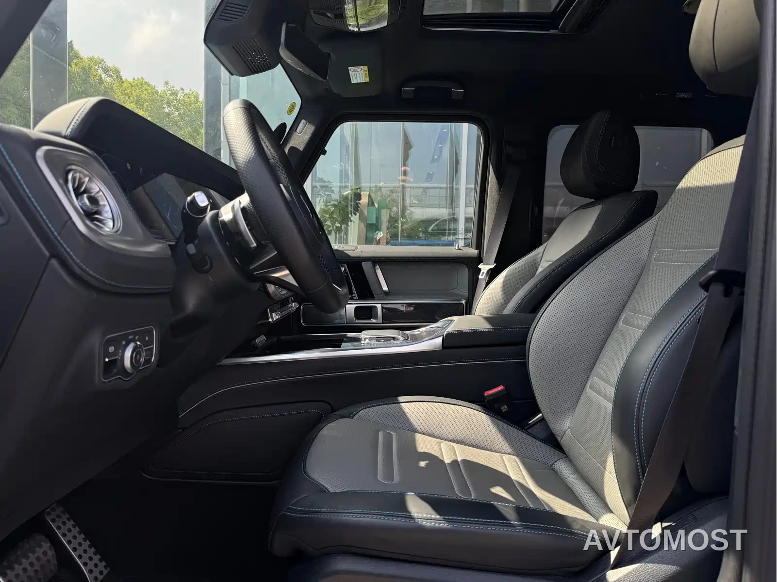 Mercedes-Benz G-Class New Energy 2025 G580 Launch Special Edition — фото 10