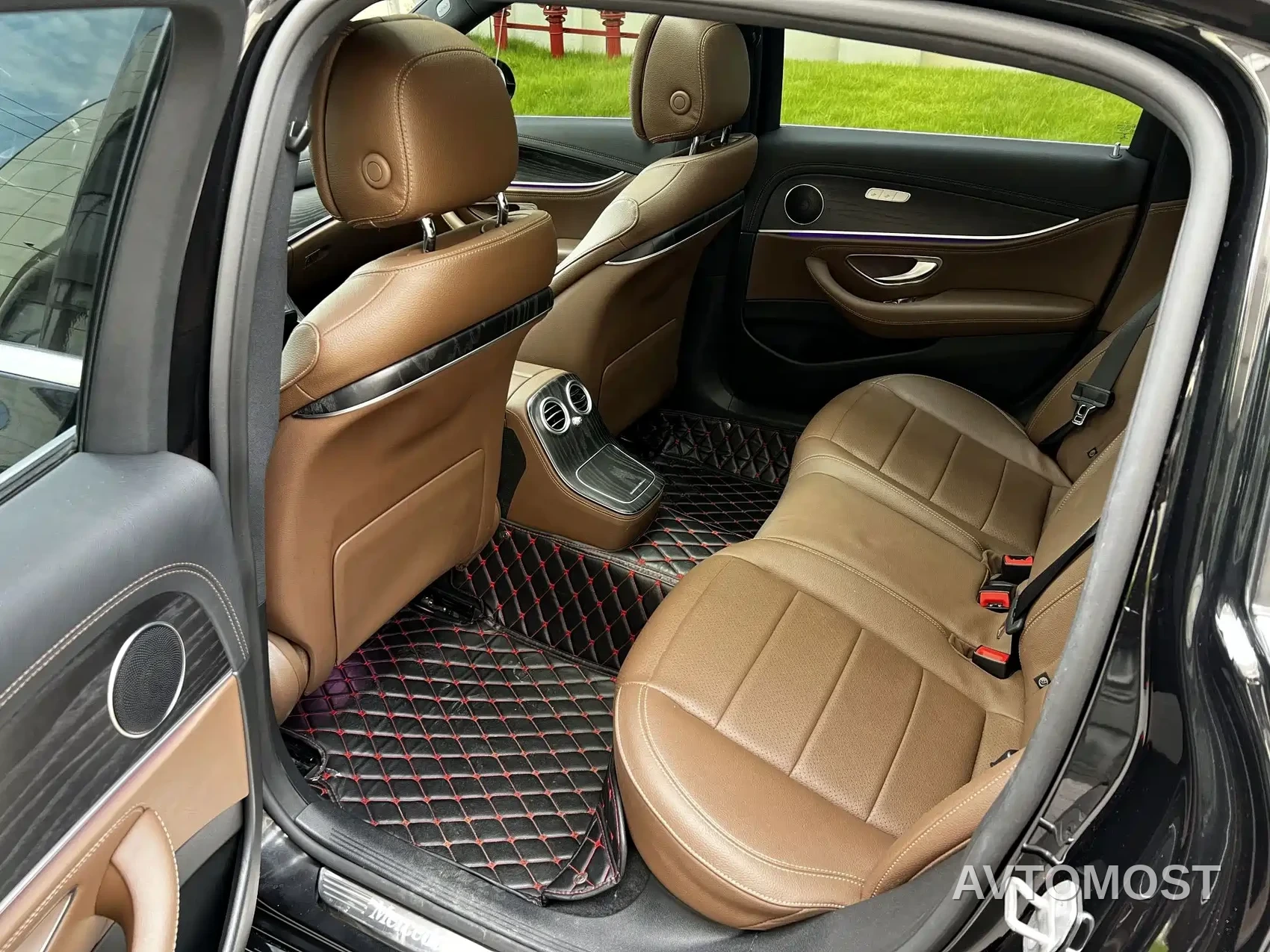 Mercedes-Benz E-Class New Energy 2022 Facelift E 350 e L Plug-in Hybrid Sport Sedan — фото 11