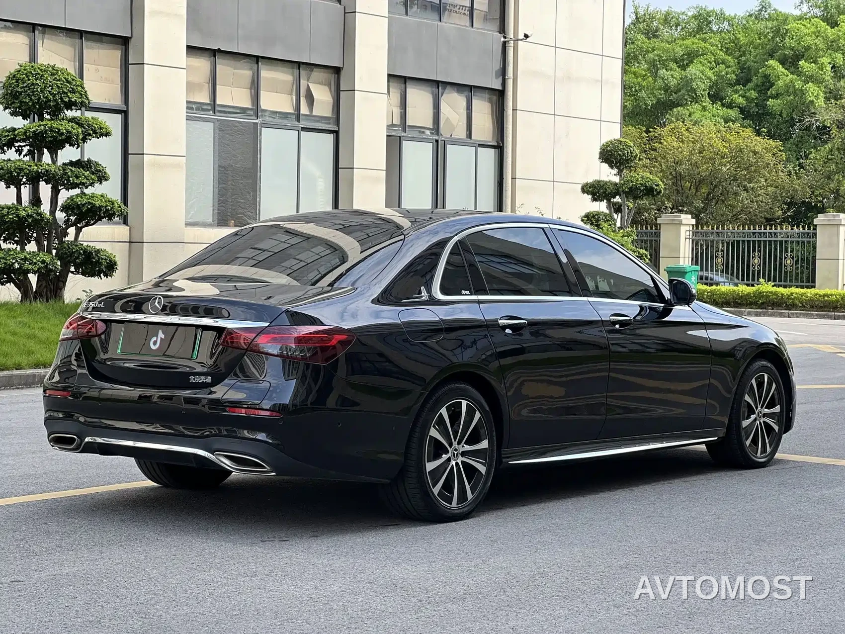 Mercedes-Benz E-Class New Energy 2022 Facelift E 350 e L Plug-in Hybrid Sport Sedan — фото 23