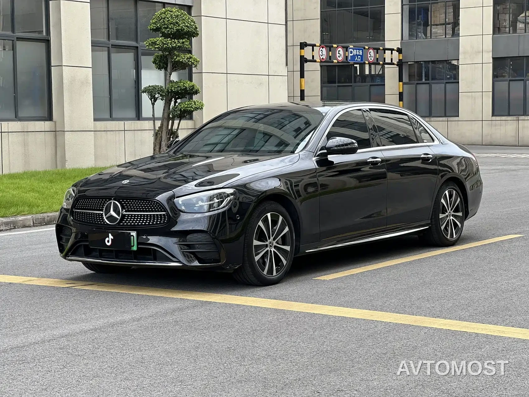 Mercedes-Benz E-Class New Energy 2022 Facelift E 350 e L Plug-in Hybrid Sport Sedan — фото 24