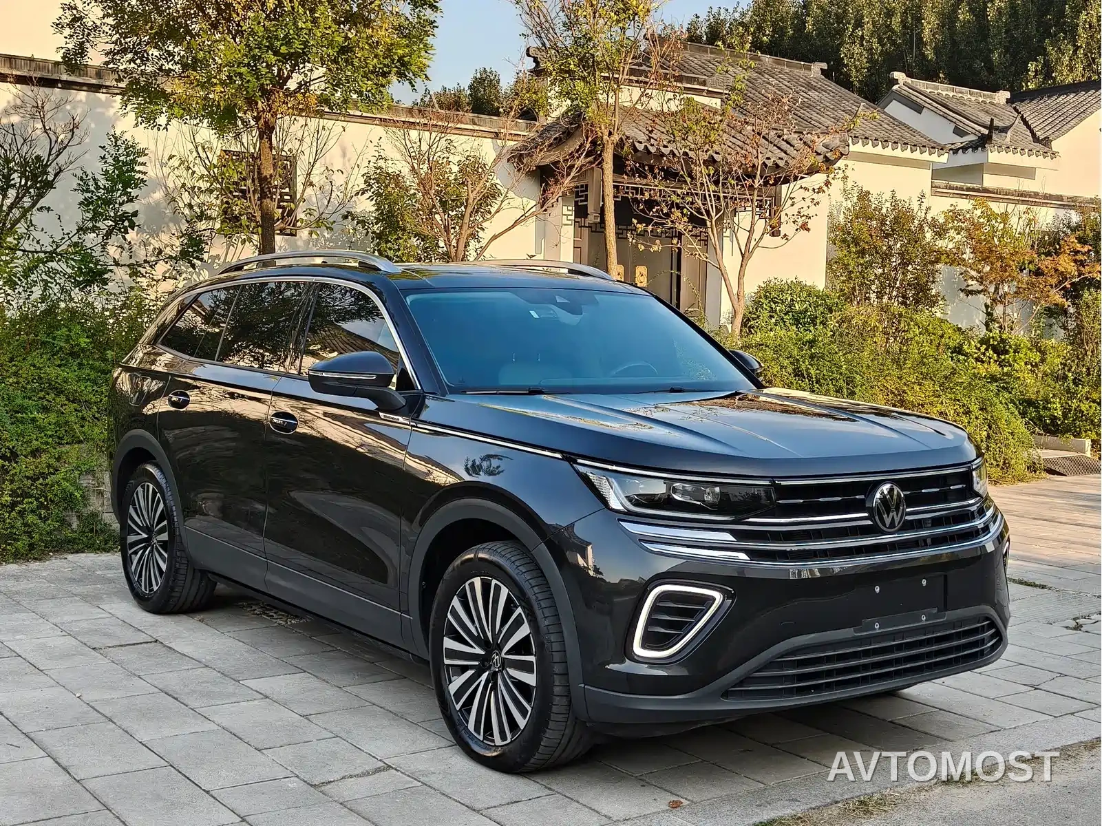 Volkswagen Talagon 2023 330TSI Luxury Touring Edition — фото 3