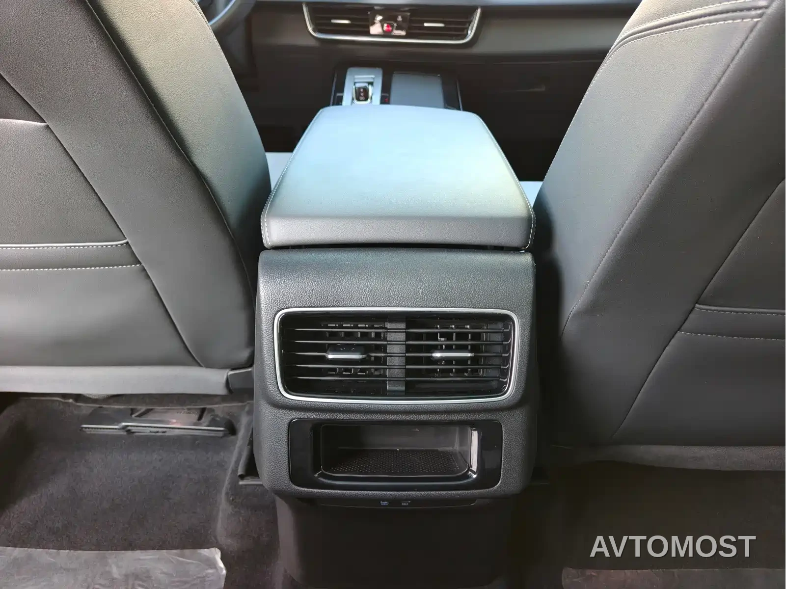 Volkswagen Talagon 2023 330TSI Luxury Touring Edition — фото 15