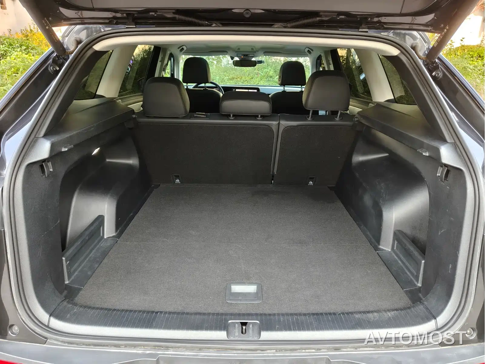 Volkswagen Talagon 2023 330TSI Luxury Touring Edition — фото 16