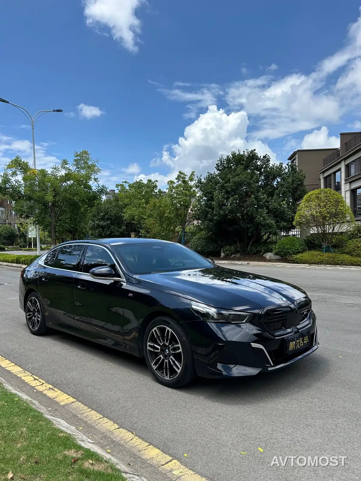 BMW 5 Series 2024 530Li Leading M Sport Package — фото 3