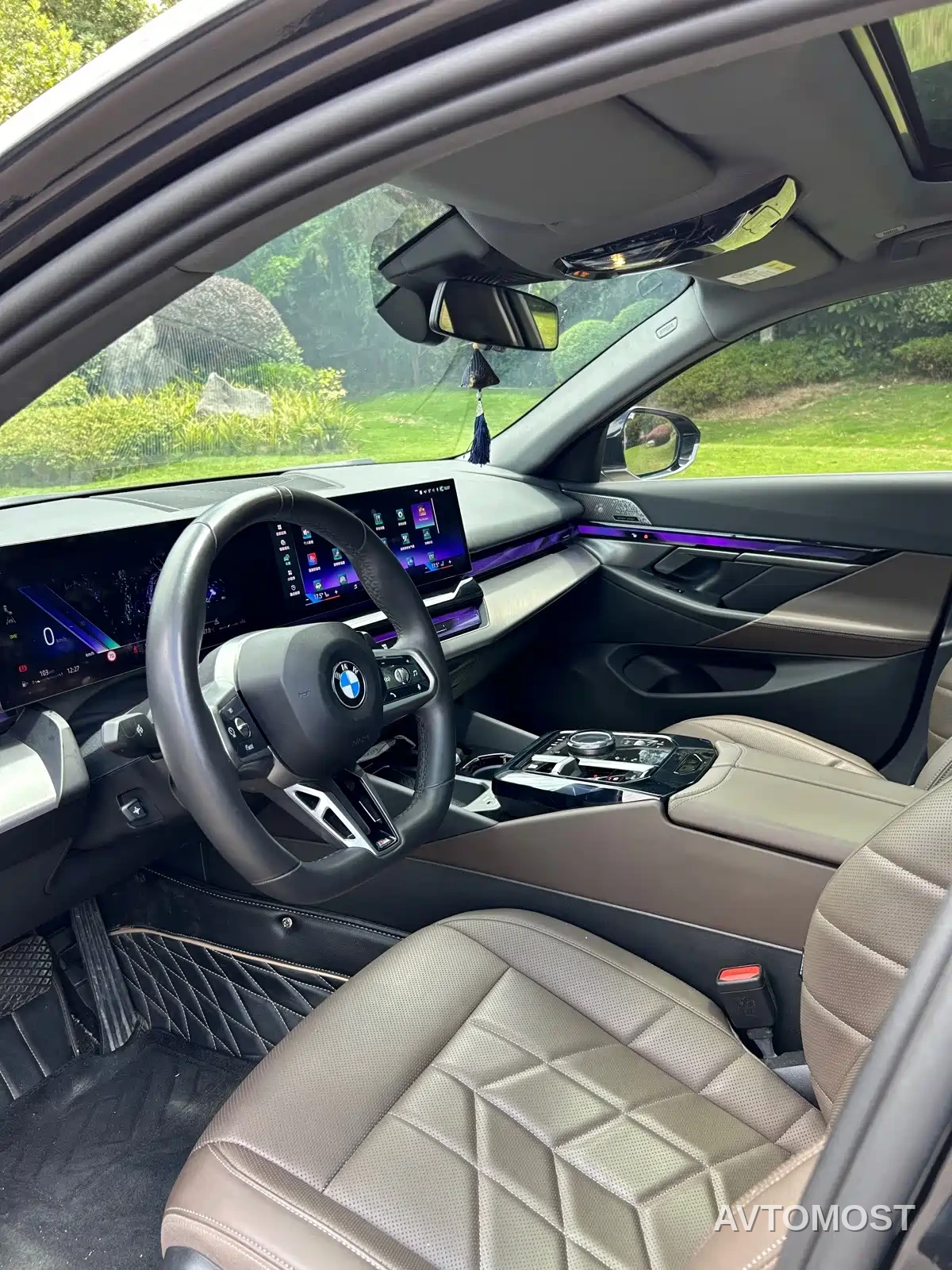 BMW 5 Series 2024 530Li Leading M Sport Package — фото 8