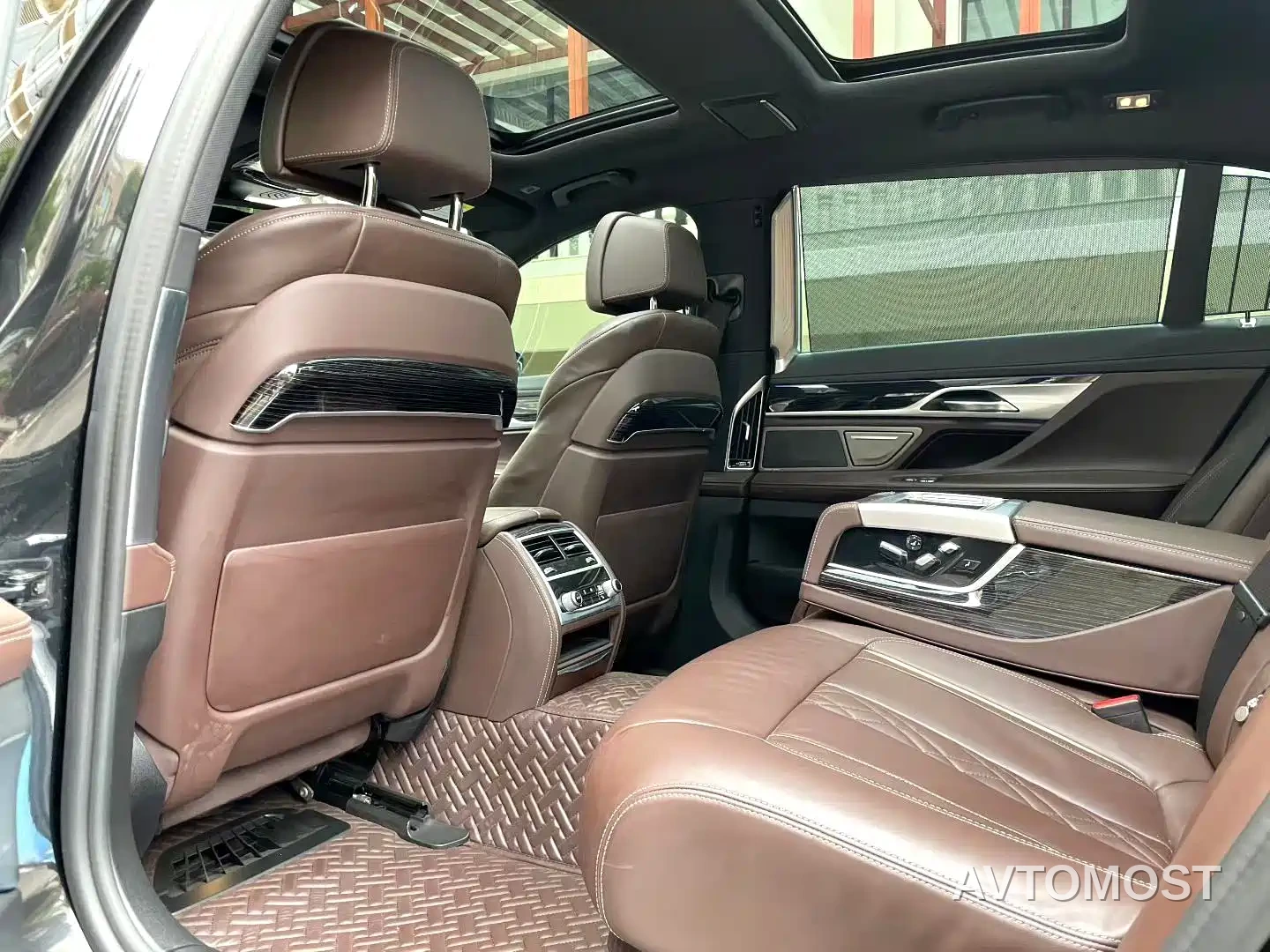 BMW 7 Series 2021 Model 730Li M Sport Package — фото 4