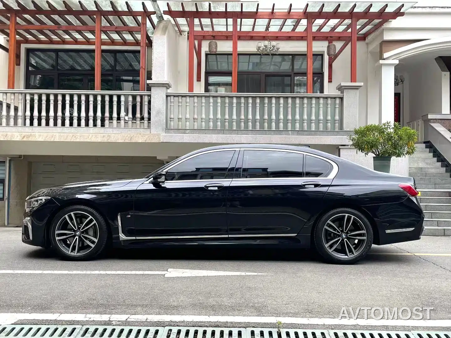 BMW 7 Series 2021 Model 730Li M Sport Package — фото 9