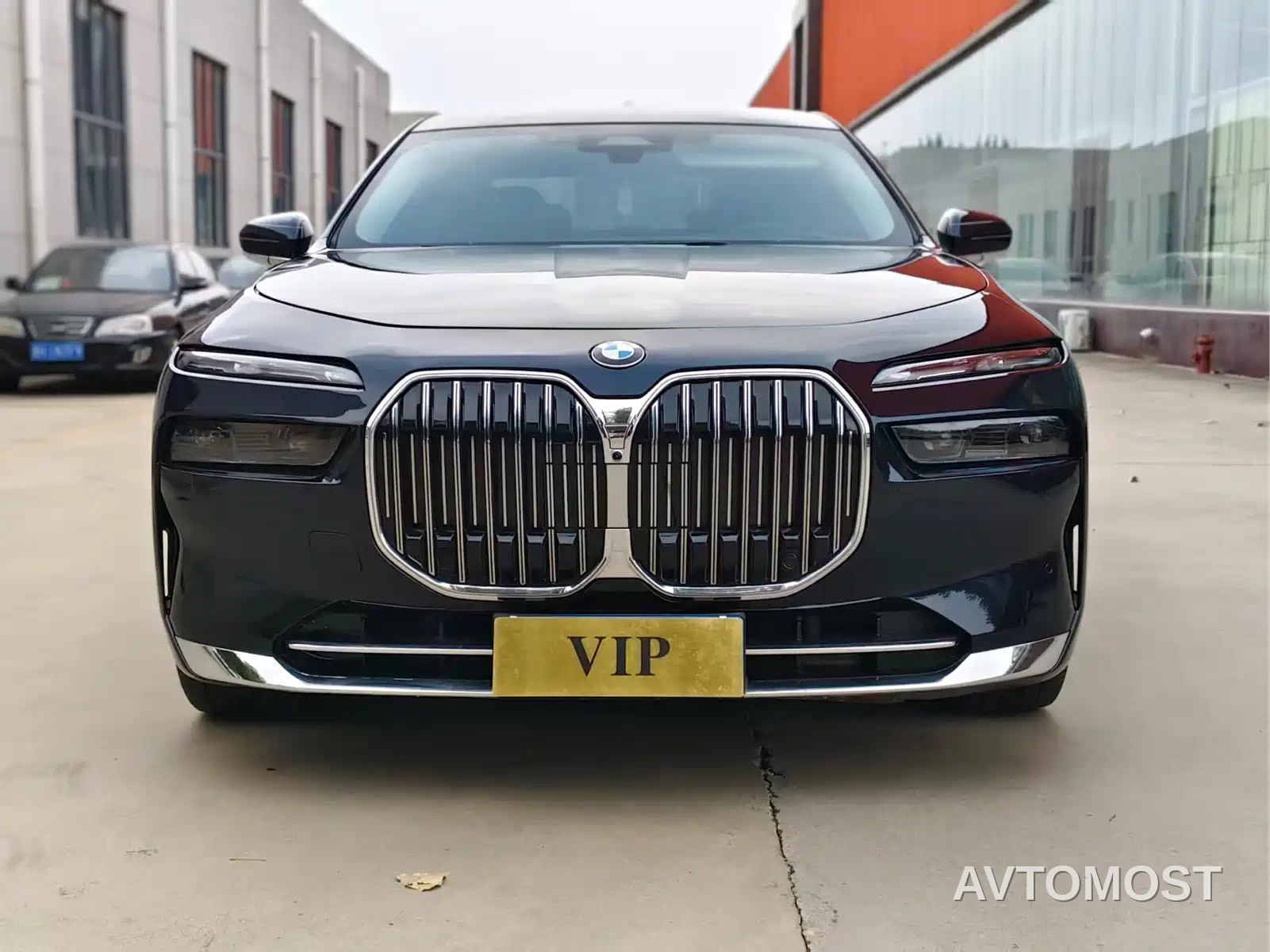 BMW 7 Series 2023 Model 740Li Leading Luxury Package — фото 2
