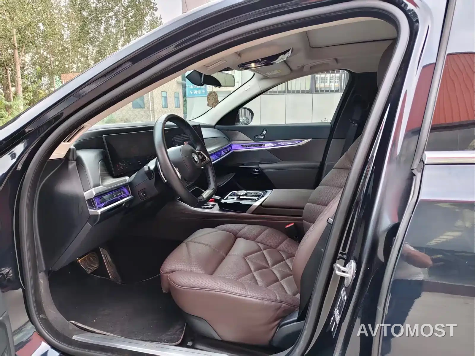 BMW 7 Series 2023 Model 740Li Leading Luxury Package — фото 3