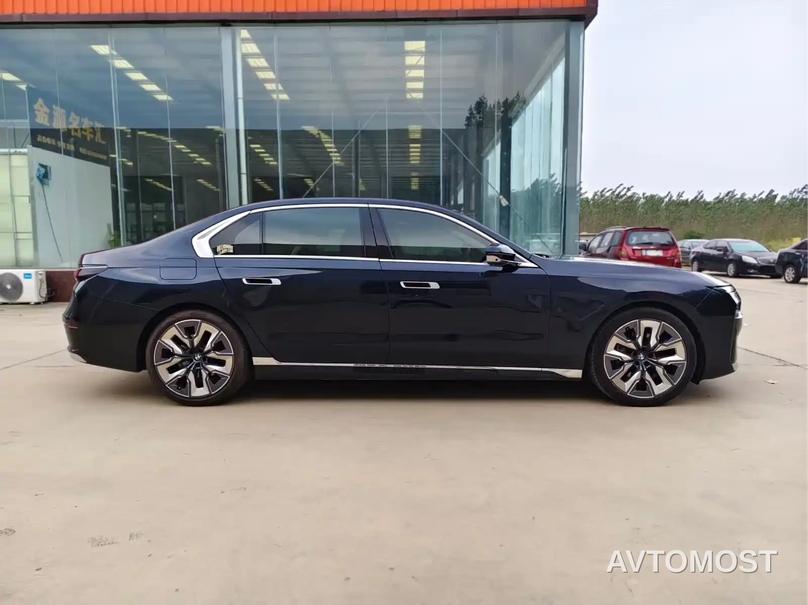 BMW 7 Series 2023 Model 740Li Leading Luxury Package — фото 6