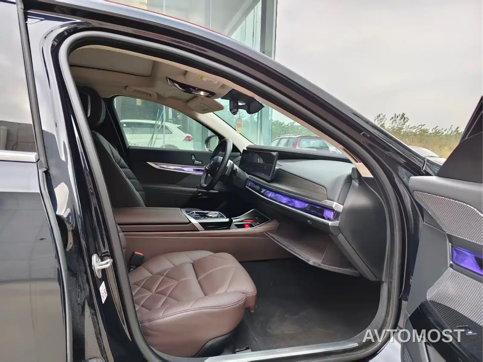 BMW 7 Series 2023 Model 740Li Leading Luxury Package — фото 8