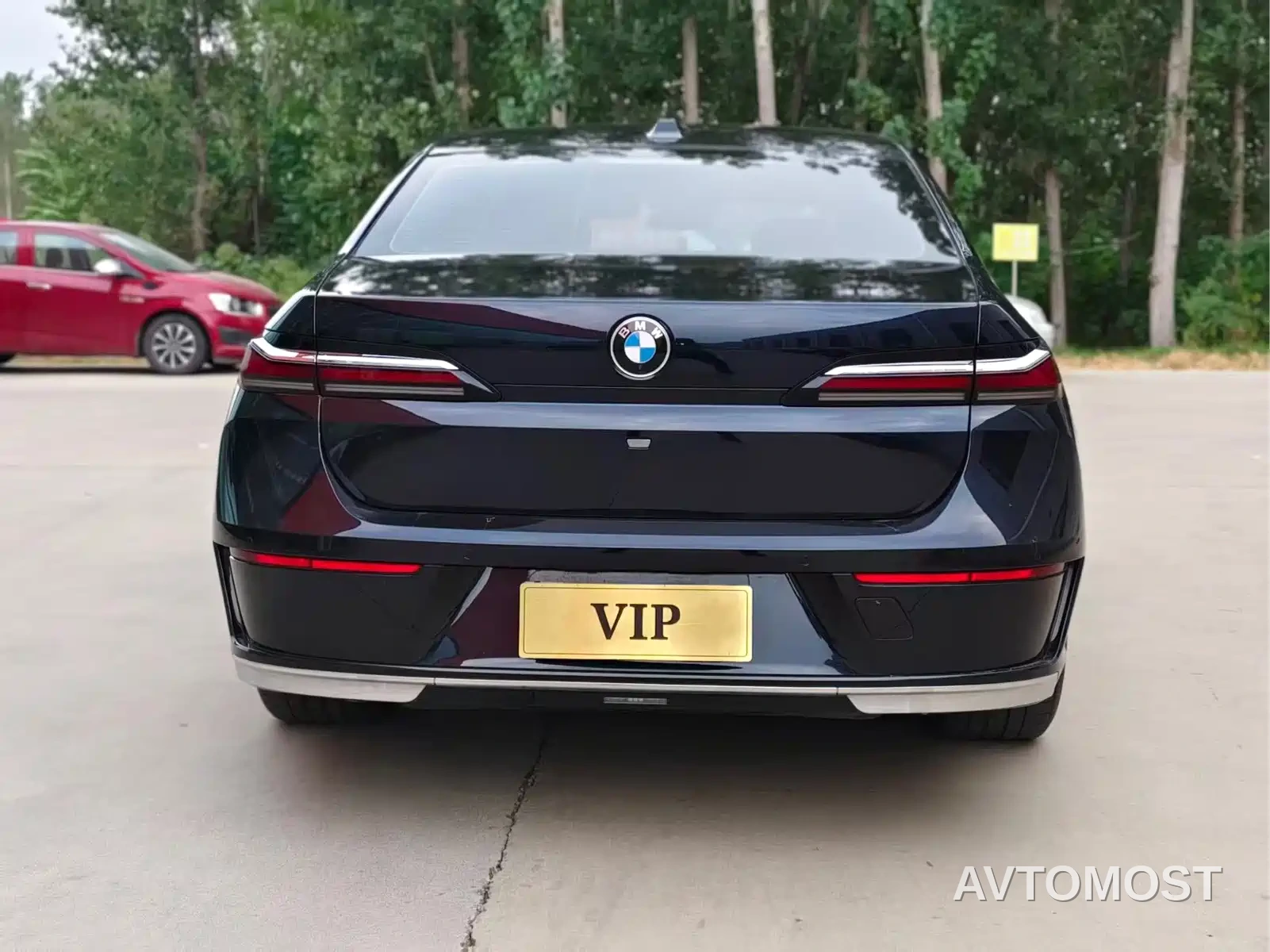 BMW 7 Series 2023 Model 740Li Leading Luxury Package — фото 9