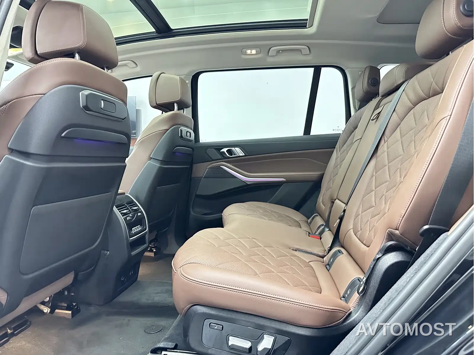 BMW X7 2023 xDrive40i Leading Luxury Package — фото 11