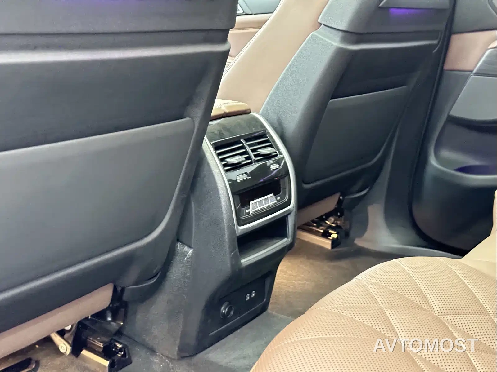 BMW X7 2023 xDrive40i Leading Luxury Package — фото 19