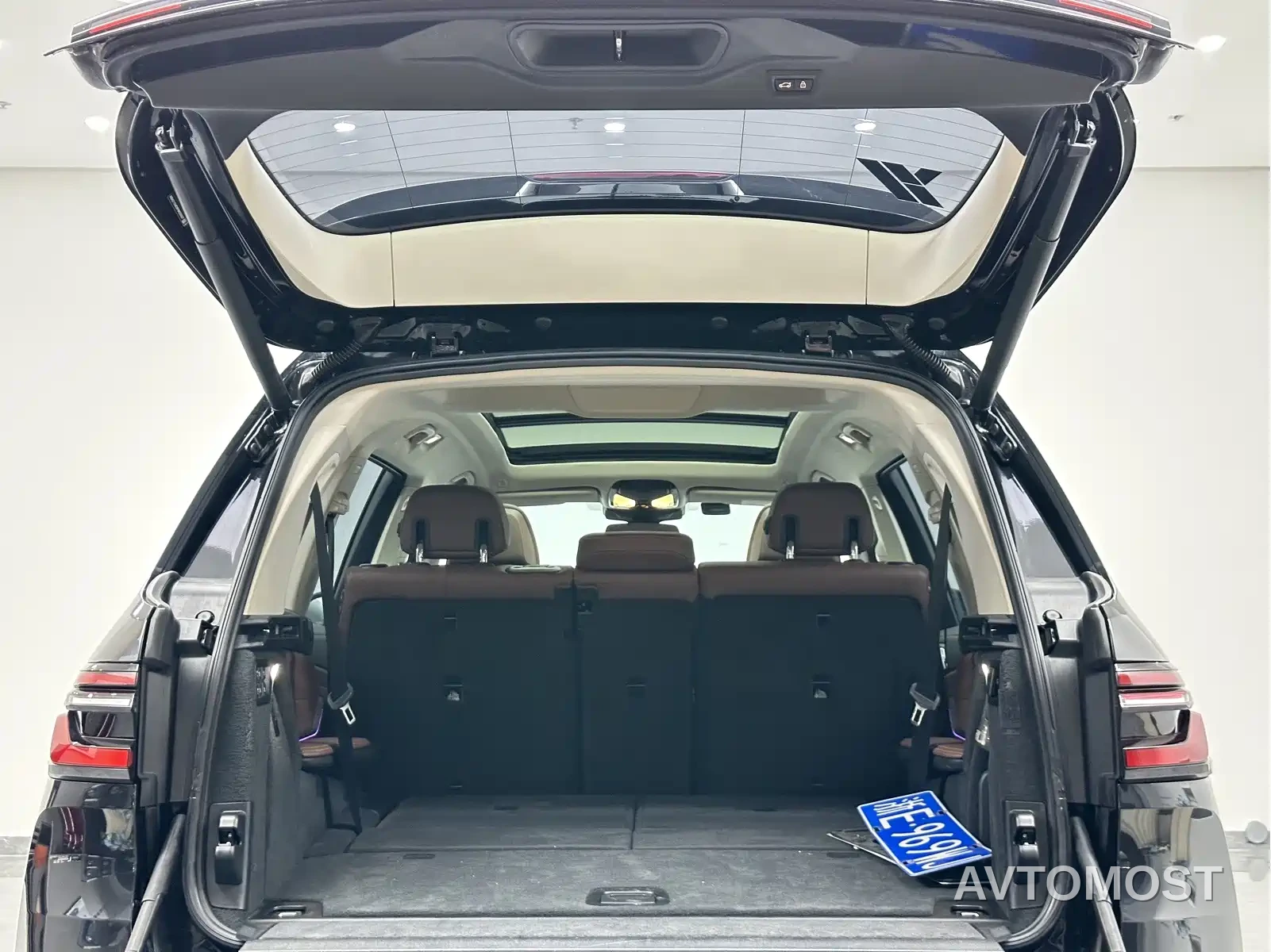BMW X7 2023 xDrive40i Leading Luxury Package — фото 28