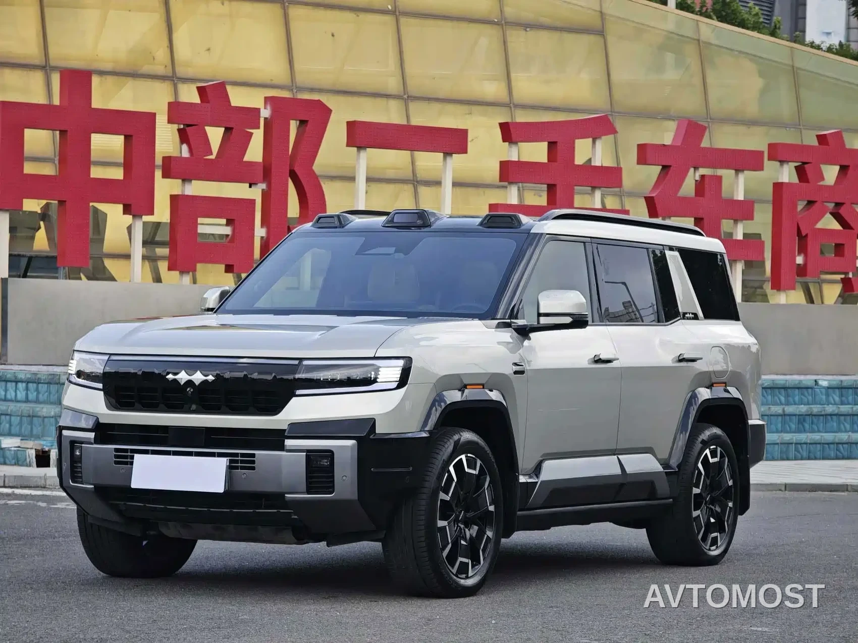 Fang Cheng Bao Leopard 8 2025 Zhiyong Flagship 7-Seater — фото 1