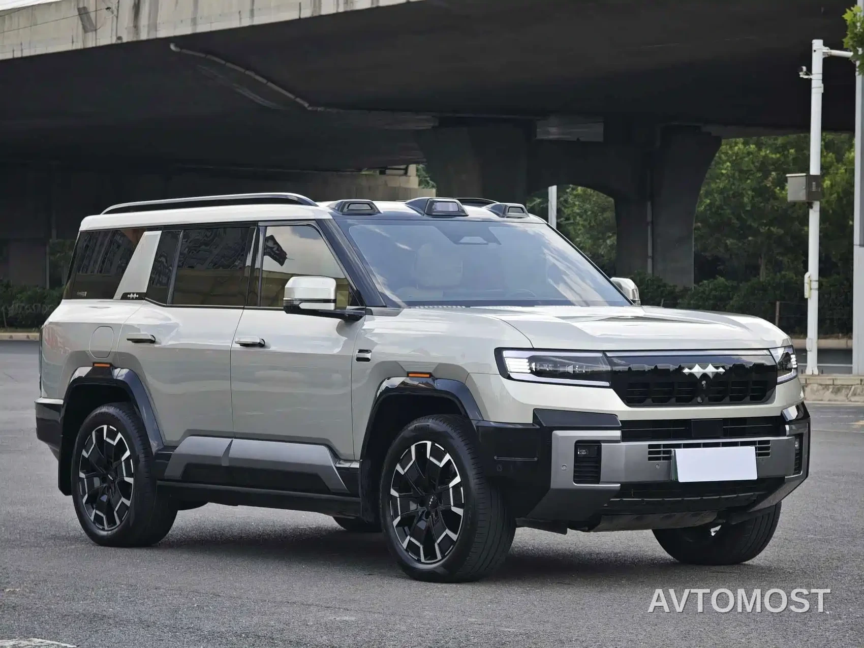 Fang Cheng Bao Leopard 8 2025 Zhiyong Flagship 7-Seater — фото 3