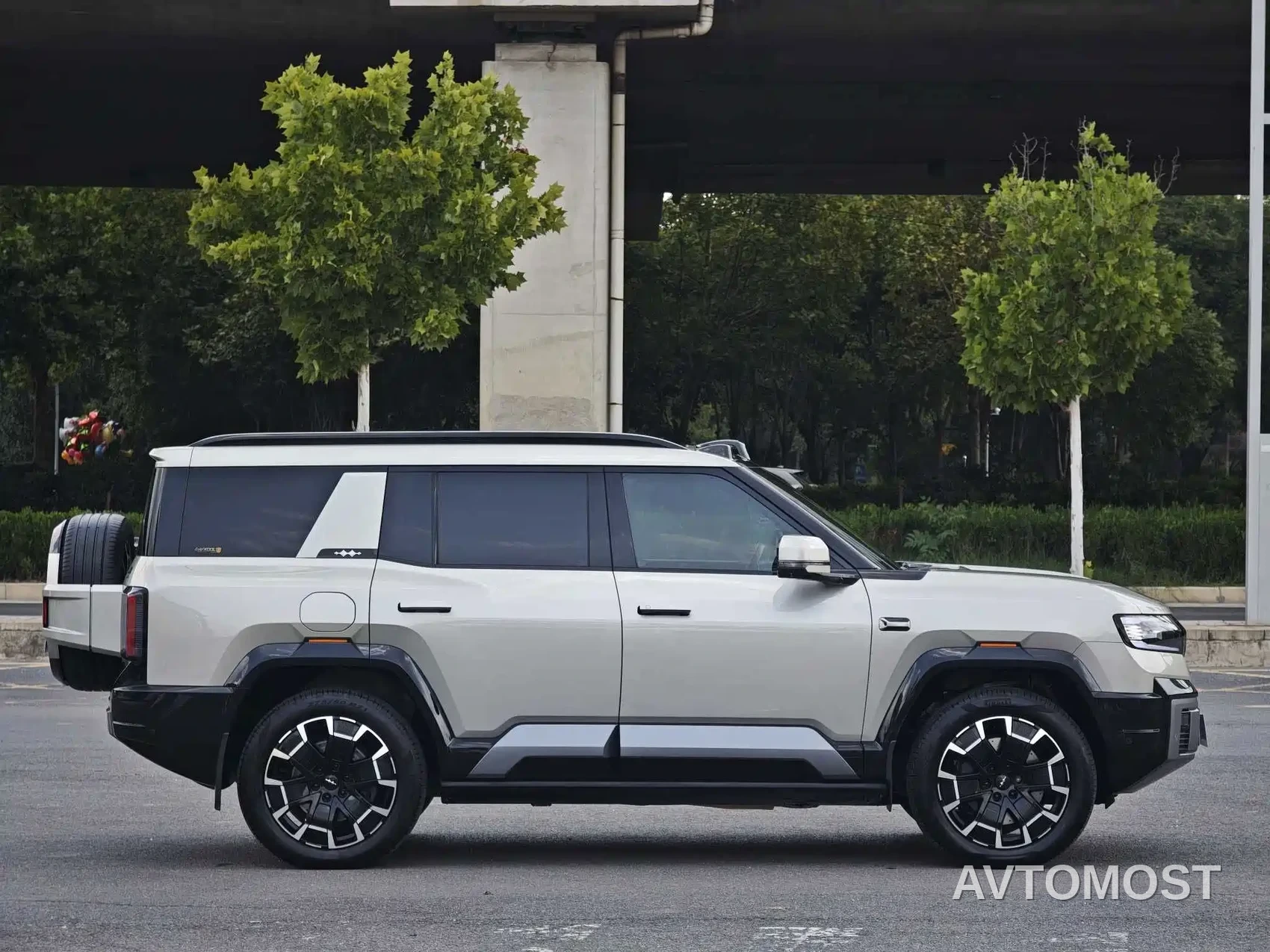 Fang Cheng Bao Leopard 8 2025 Zhiyong Flagship 7-Seater — фото 5