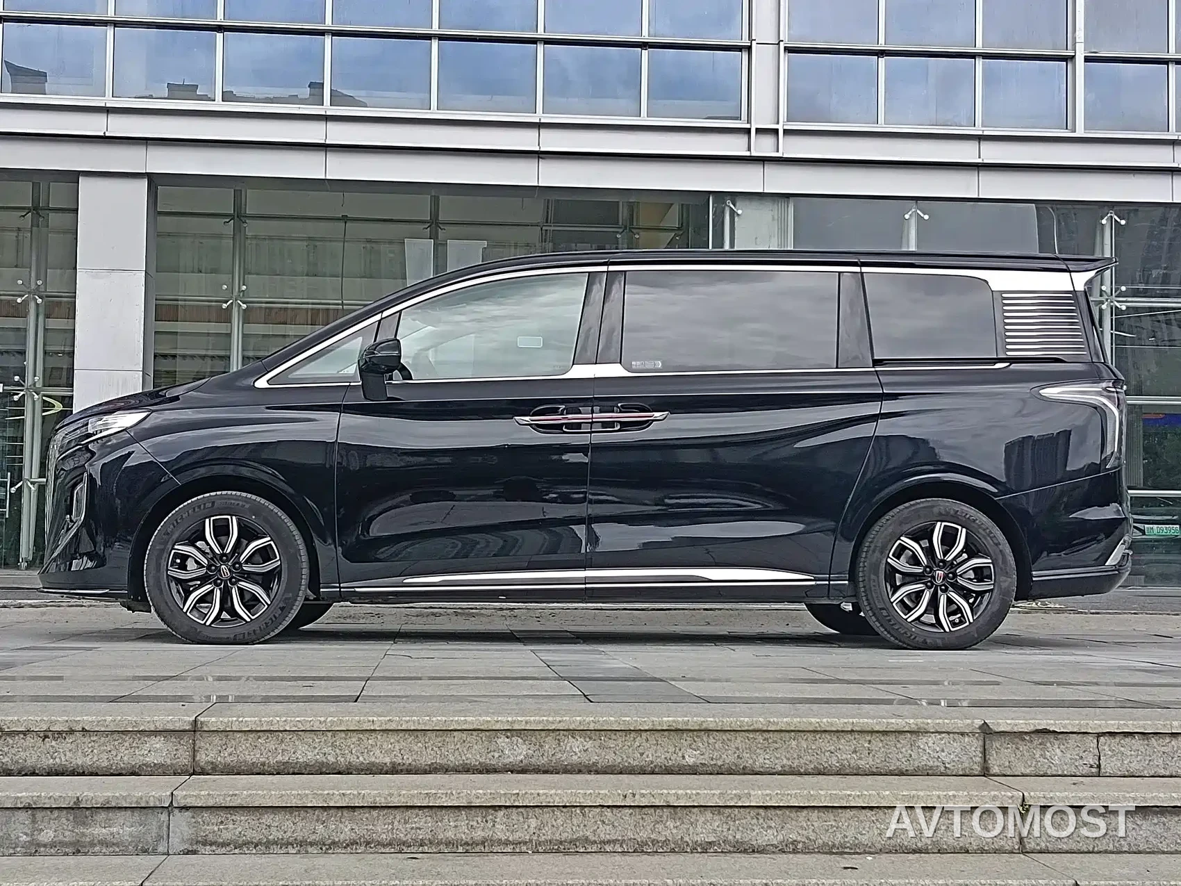 Hongqi HQ9 2023 2.0T Smart Connect Flag Enjoy Edition — фото 4
