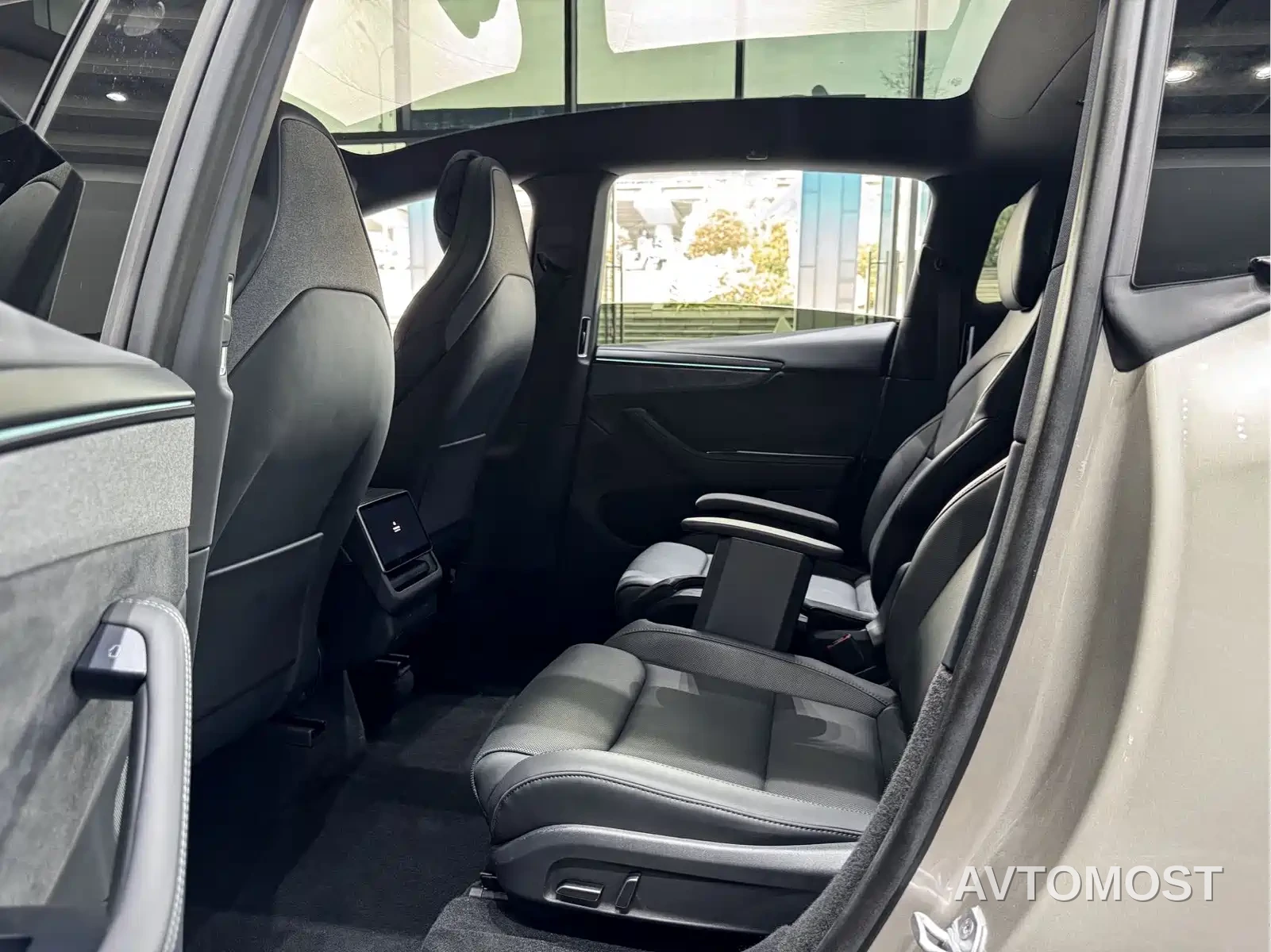 Tesla Model Y L 2025 Facelift Long Range AWD — фото 5