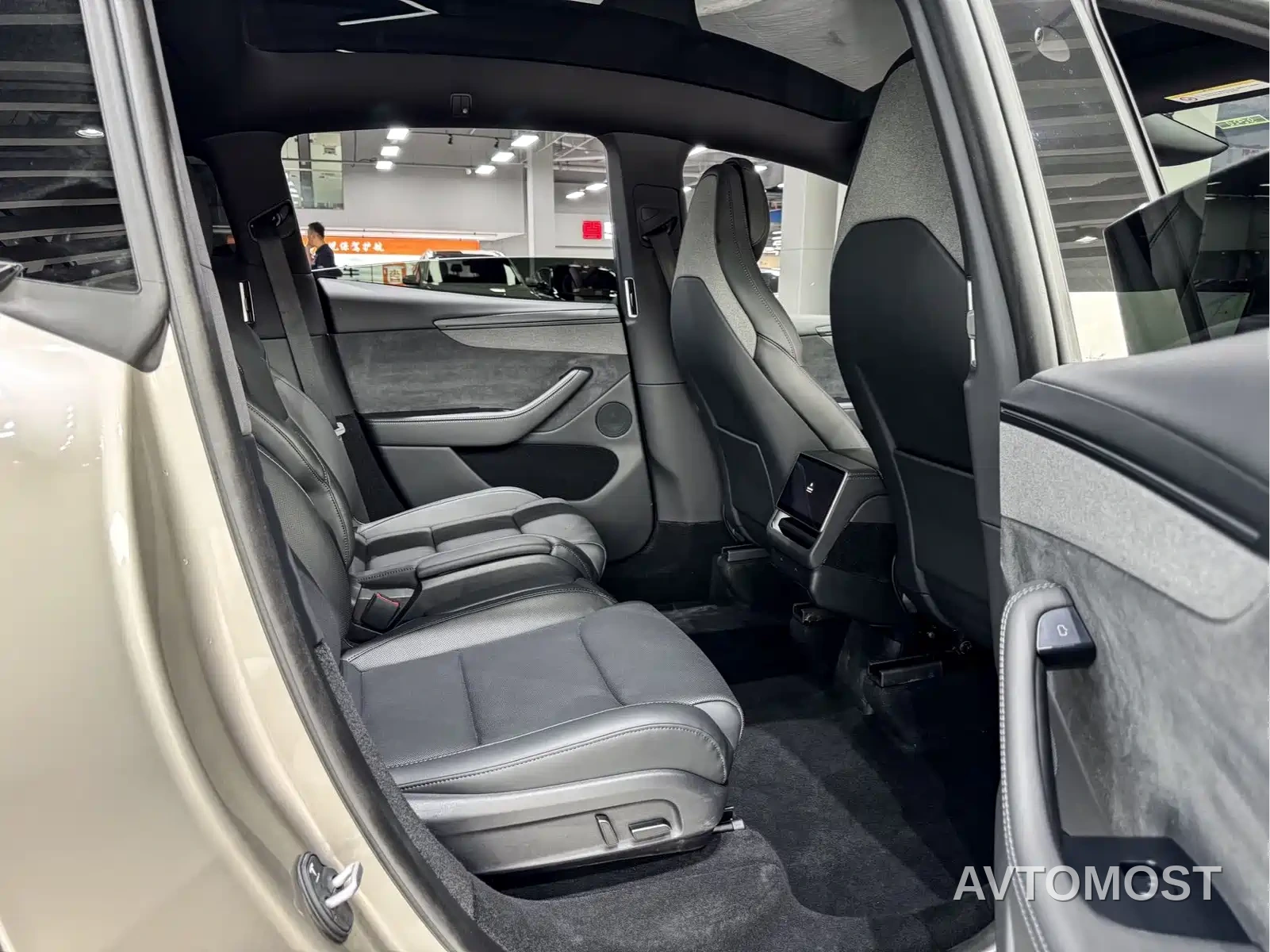 Tesla Model Y L 2025 Facelift Long Range AWD — фото 10