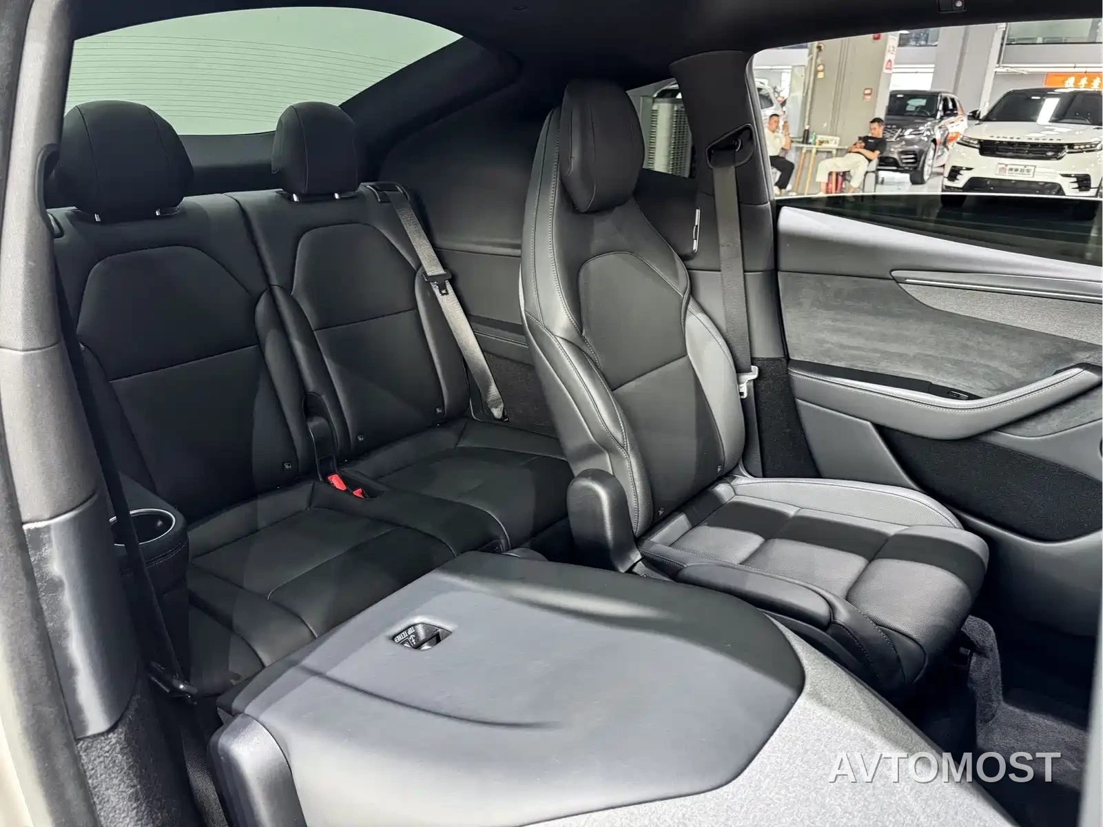 Tesla Model Y L 2025 Facelift Long Range AWD — фото 12