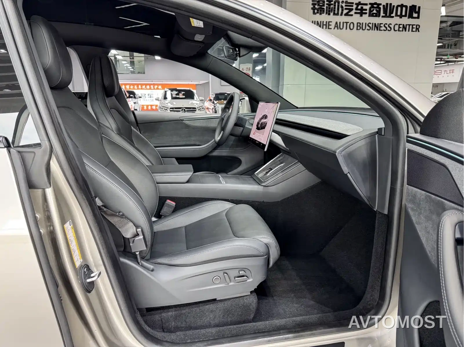 Tesla Model Y L 2025 Facelift Long Range AWD — фото 13