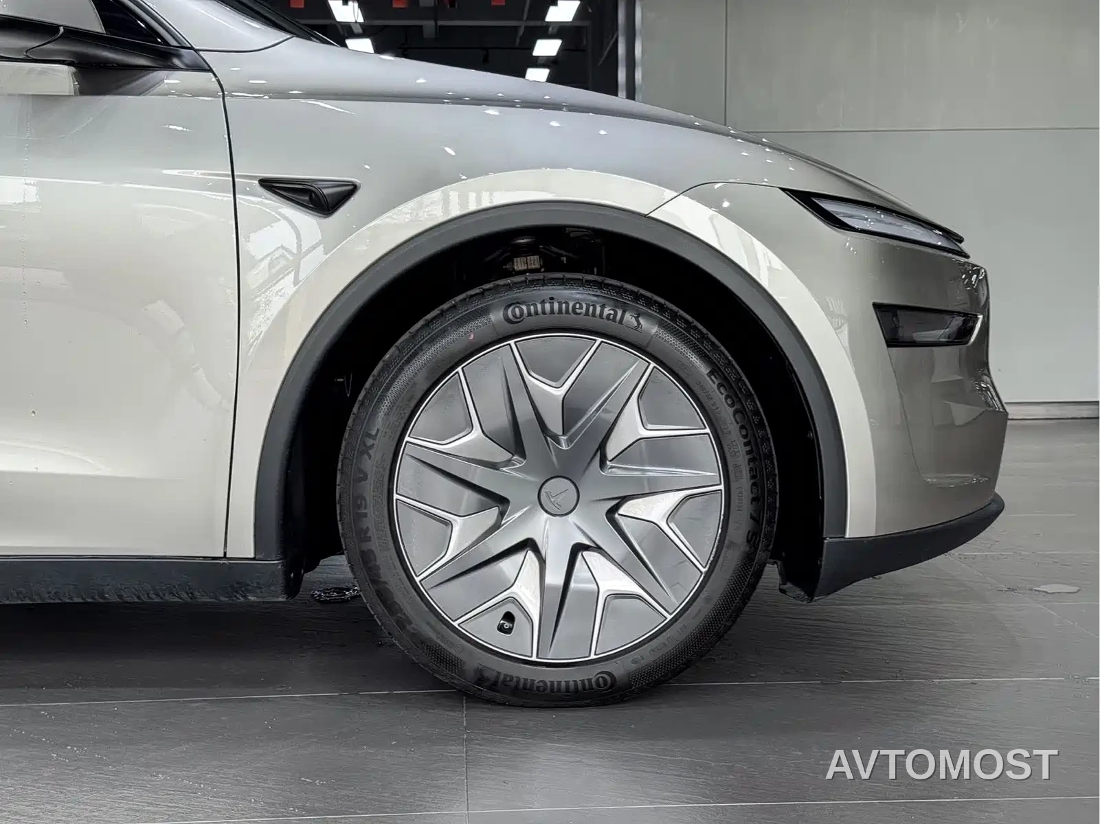 Tesla Model Y L 2025 Facelift Long Range AWD — фото 14