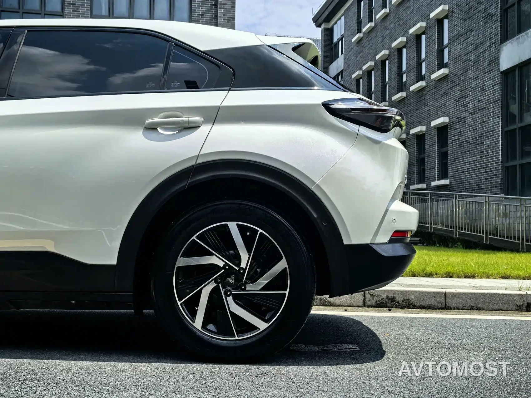 Nezha Auto Neta U 2022 Neta U-II 500 Industry Edition — фото 13