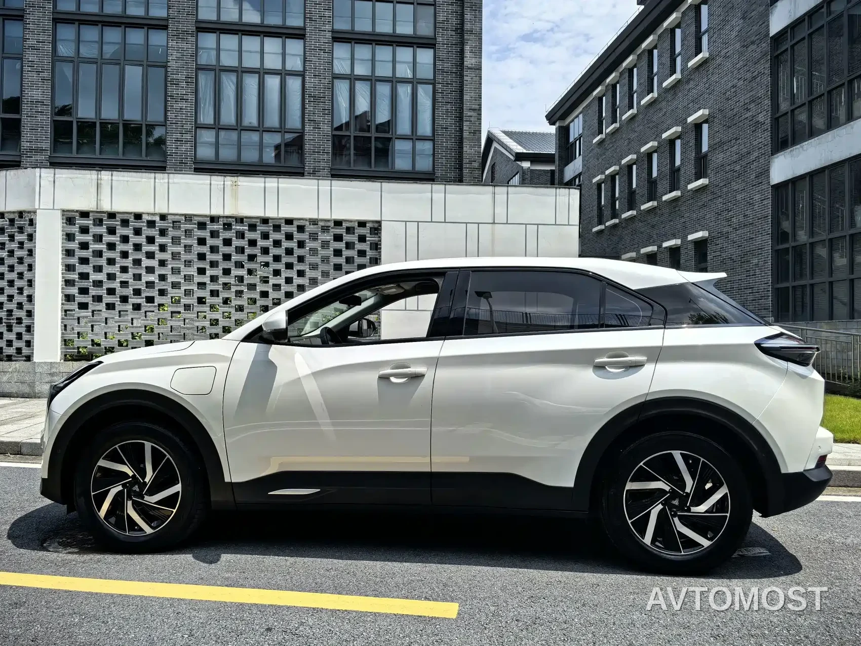 Nezha Auto Neta U 2022 Neta U-II 500 Industry Edition — фото 14