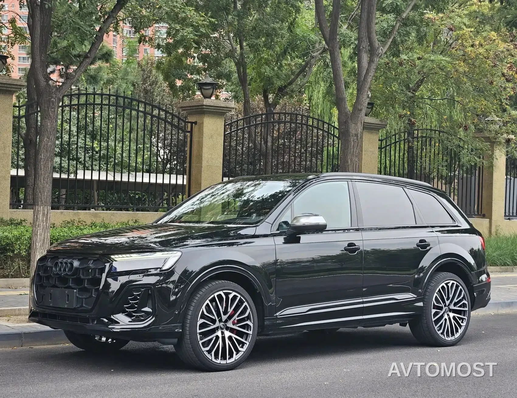 Audi SQ7 2024 4.0 TFSI — фото 1