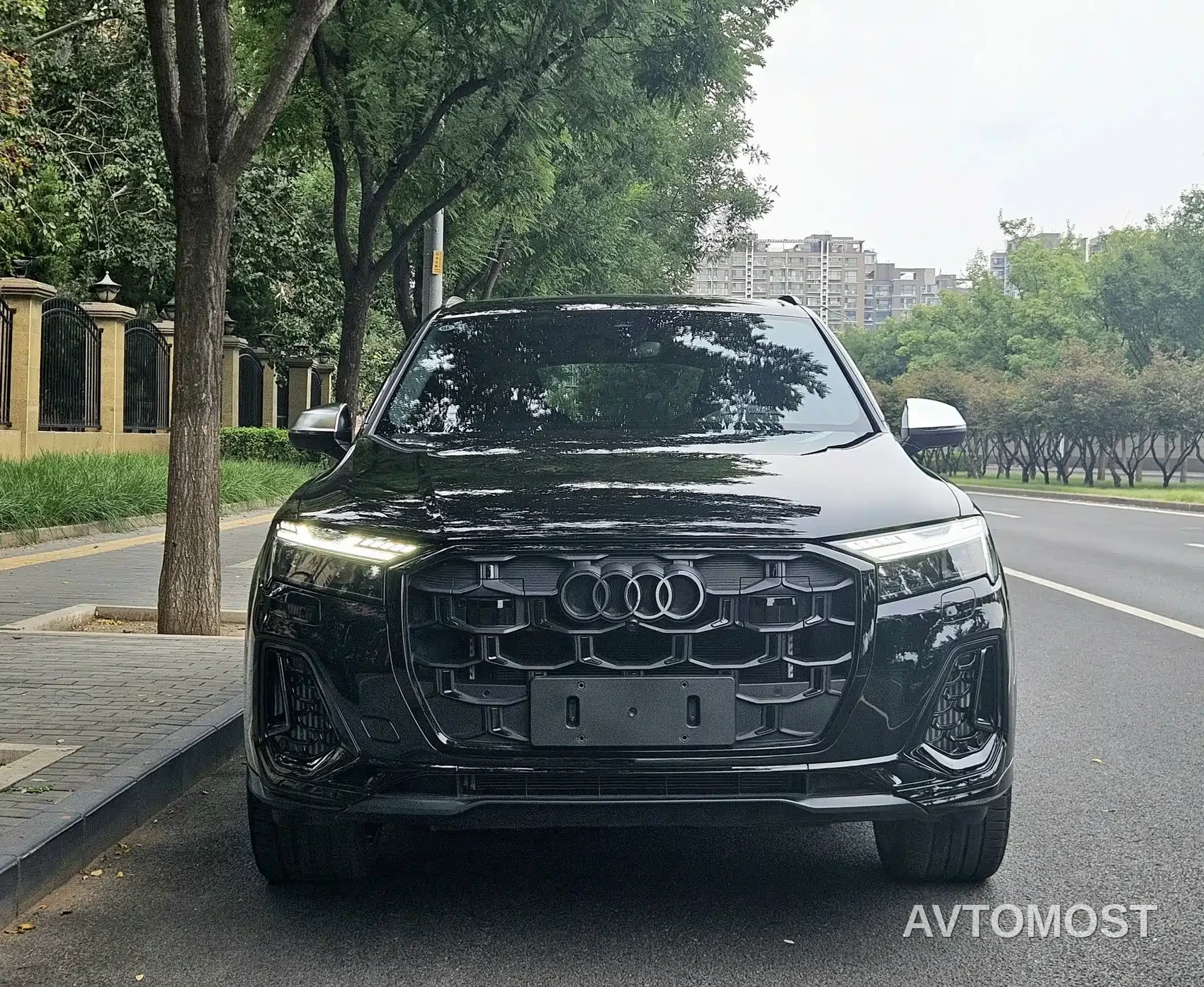 Audi SQ7 2024 4.0 TFSI — фото 4